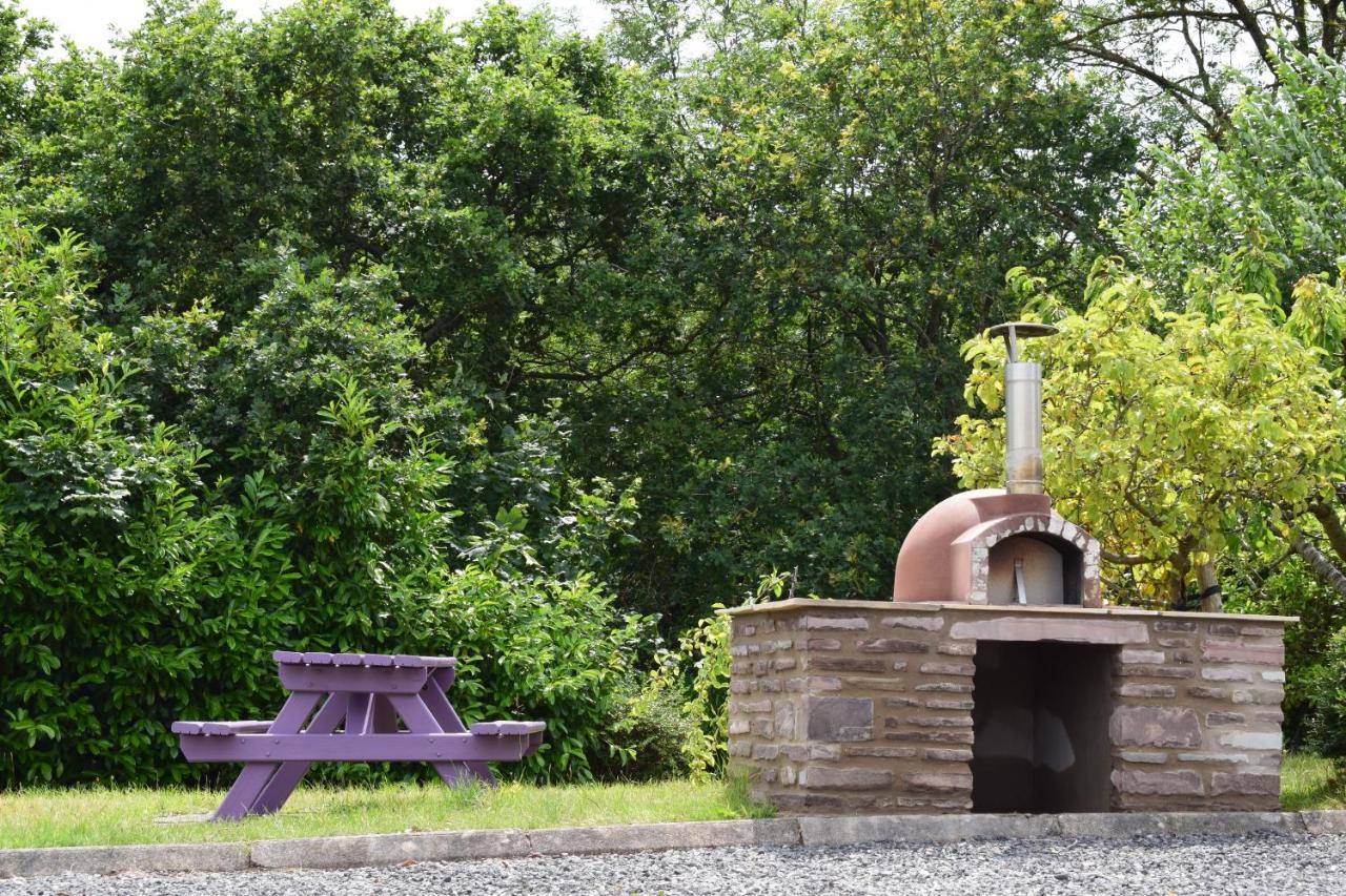 Cowshed In The Black Mountains アバーガベニー エクステリア 写真