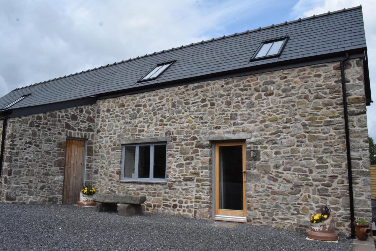 Cowshed In The Black Mountains アバーガベニー エクステリア 写真