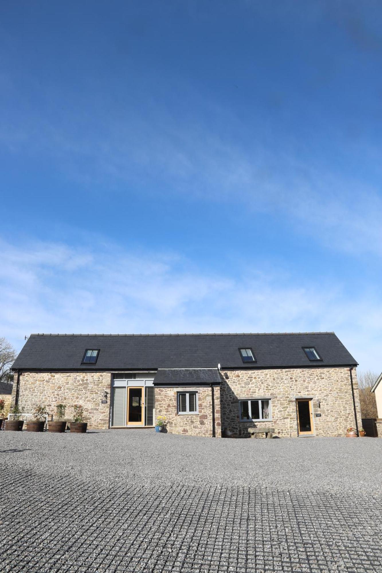Cowshed In The Black Mountains アバーガベニー エクステリア 写真