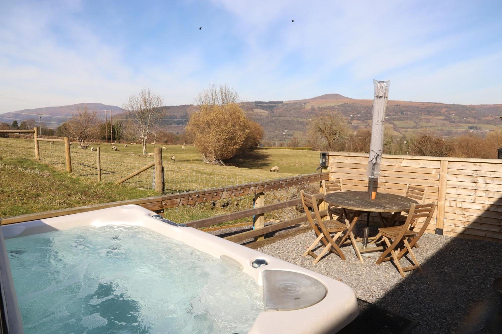 Cowshed In The Black Mountains アバーガベニー エクステリア 写真